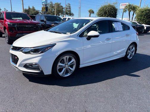 Summit White 2018 Chevrolet Cruze Premier