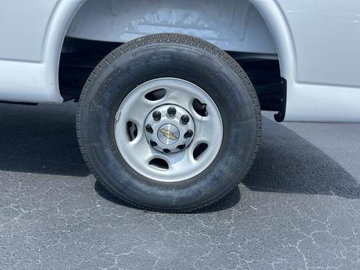 2025 Chevrolet Express 2500 RWD 2500 Regular Wheelbase WT