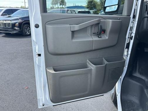 2025 Chevrolet Express 2500 RWD 2500 Regular Wheelbase WT