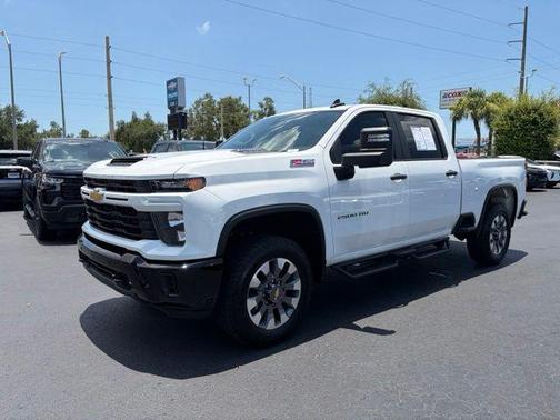 Summit White 2025 Chevrolet Silverado 2500 Custom