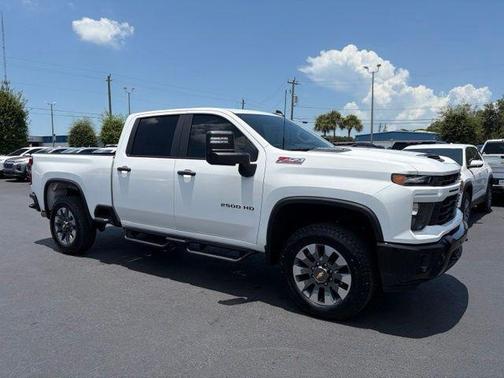 Summit White 2025 Chevrolet Silverado 2500 Custom