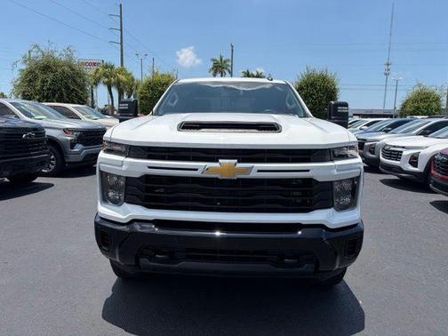 Summit White 2025 Chevrolet Silverado 2500 Custom