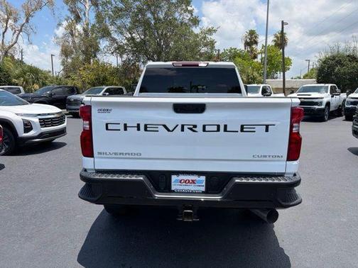 Summit White 2025 Chevrolet Silverado 2500 Custom