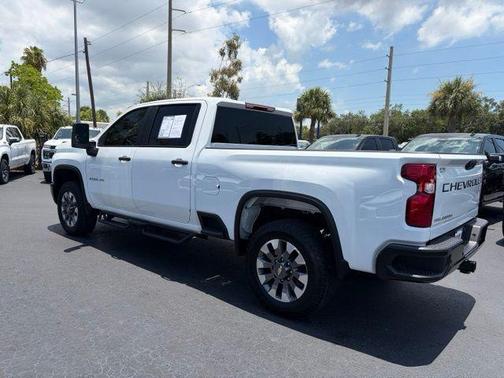 Summit White 2025 Chevrolet Silverado 2500 Custom