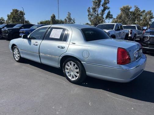 2010 Lincoln Town Car Signature