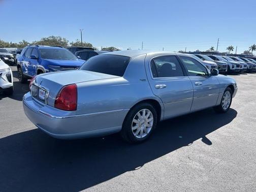 2010 Lincoln Town Car Signature