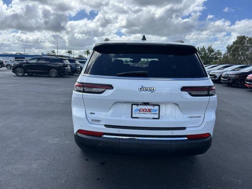 2022 Jeep Grand Cherokee L Laredo