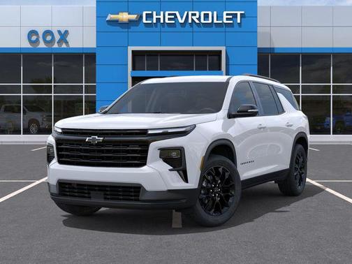 Summit White 2026 Chevrolet Traverse LT