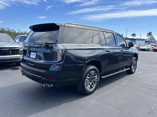 2025 Chevrolet Suburban 4WD Z71