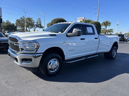2024 RAM 3500 Big Horn Crew Cab 4x4 8' Box