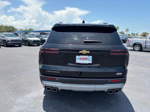 Mosaic Black Metallic 2026 Chevrolet Traverse LT