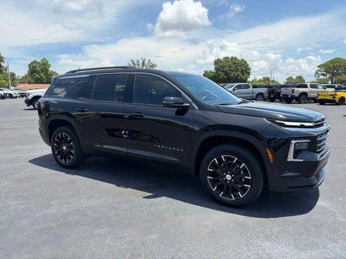 Mosaic Black Metallic 2026 Chevrolet Traverse LT