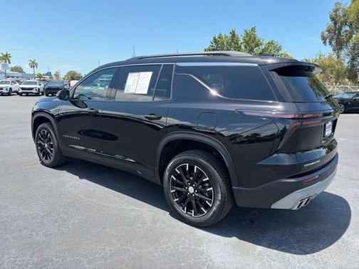 Mosaic Black Metallic 2026 Chevrolet Traverse LT