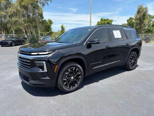 Mosaic Black Metallic 2026 Chevrolet Traverse LT