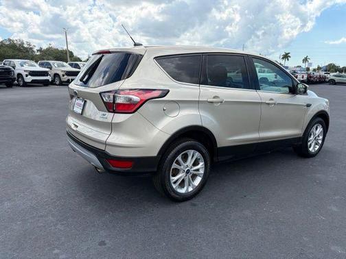 Ruby Red Metallic Tinted Clearcoat 2017 Ford Escape SE