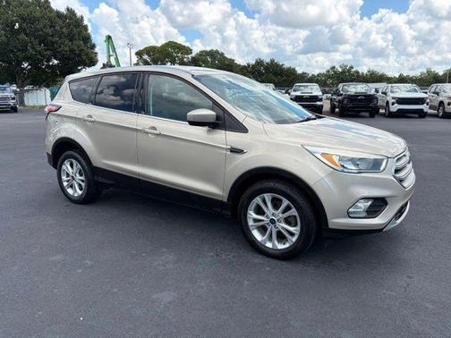 Ruby Red Metallic Tinted Clearcoat 2017 Ford Escape SE
