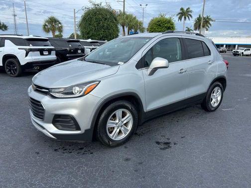 Silver Ice Metallic 2019 Chevrolet Trax LT