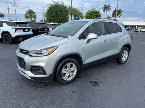 Silver Ice Metallic 2019 Chevrolet Trax LT