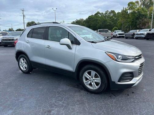 Silver Ice Metallic 2019 Chevrolet Trax LT
