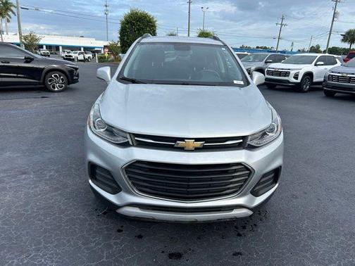 Silver Ice Metallic 2019 Chevrolet Trax LT