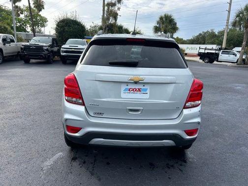 Silver Ice Metallic 2019 Chevrolet Trax LT
