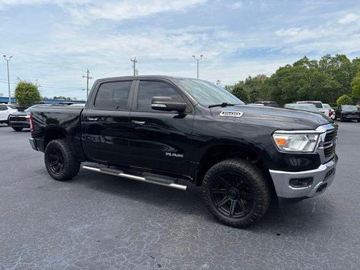 Diamond Black Crystal Pearlcoat 2019 RAM 1500 Big Horn