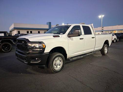 2023 RAM 2500 Tradesman Crew Cab 4x4 8' Box