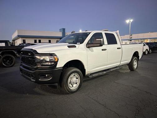 2023 RAM 2500 Tradesman Crew Cab 4x4 8' Box