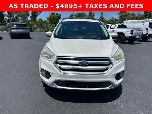 White Platinum Metallic Tri-Coat 2017 Ford Escape SE