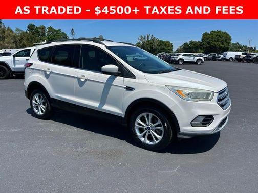 White Platinum Metallic Tri-Coat 2017 Ford Escape SE