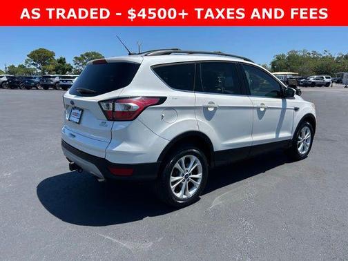 White Platinum Metallic Tri-Coat 2017 Ford Escape SE
