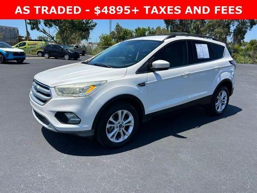 White Platinum Metallic Tri-Coat 2017 Ford Escape SE