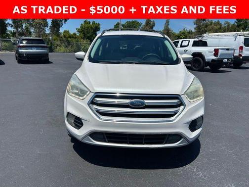 White Platinum Metallic Tri-Coat 2017 Ford Escape SE