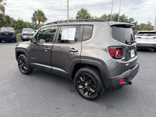 Granite Crystal Metallic Clearcoat 2017 Jeep Renegade Latitude