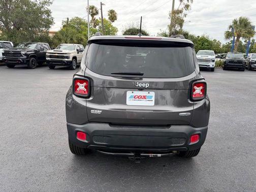 Granite Crystal Metallic Clearcoat 2017 Jeep Renegade Latitude