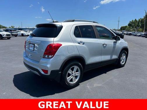 Silver Ice Metallic 2018 Chevrolet Trax LT