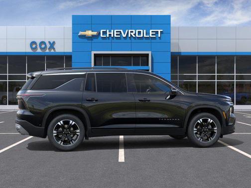 Mosaic Black Metallic 2027 Chevrolet Traverse LT