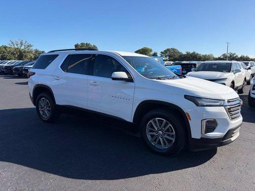 Summit White 2023 Chevrolet Traverse LT Cloth