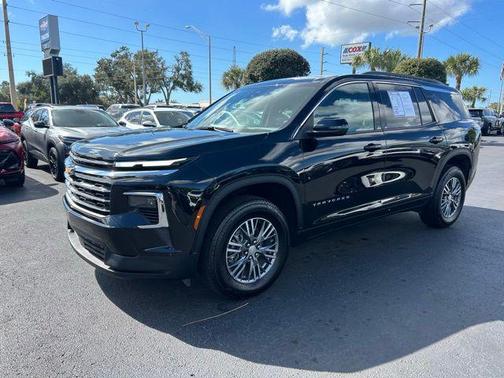 2025 Chevrolet Traverse LT