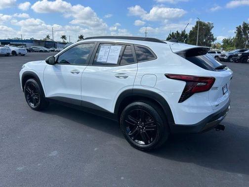 Summit White 2025 Chevrolet Trax FWD ACTIV