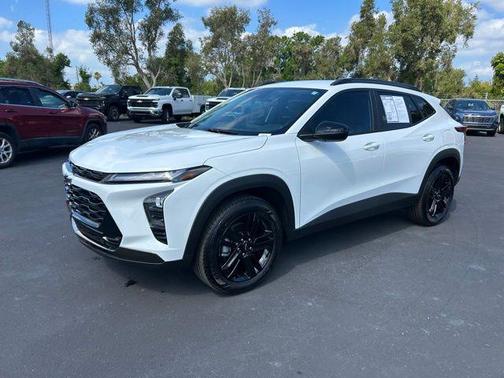 Summit White 2025 Chevrolet Trax FWD ACTIV