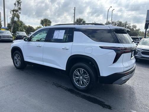 2025 Chevrolet Traverse LT