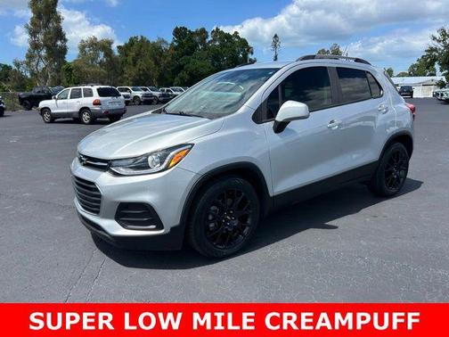 Silver Ice Metallic 2021 Chevrolet Trax LT