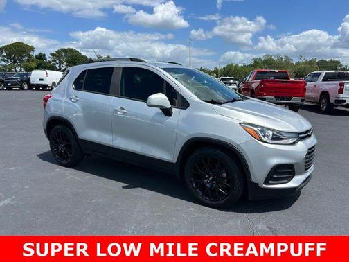 Silver Ice Metallic 2021 Chevrolet Trax LT
