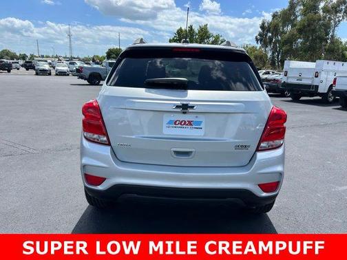 Silver Ice Metallic 2021 Chevrolet Trax LT