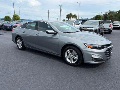 Sterling Gray Metallic 2024 Chevrolet Malibu FWD 1LT