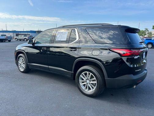 Mosaic Black Metallic 2023 Chevrolet Traverse LT Leather