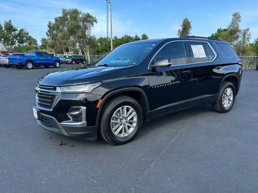 Mosaic Black Metallic 2023 Chevrolet Traverse LT Leather
