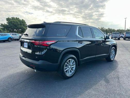 Mosaic Black Metallic 2023 Chevrolet Traverse LT Leather