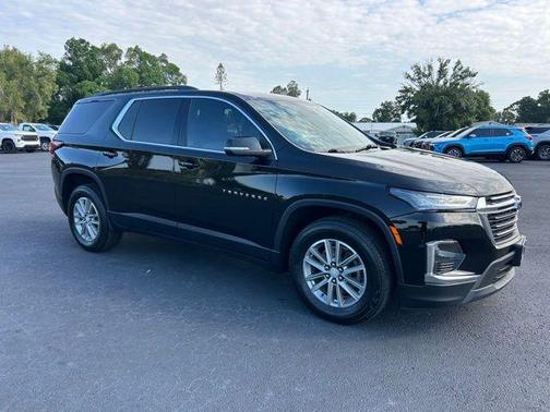 Mosaic Black Metallic 2023 Chevrolet Traverse LT Leather